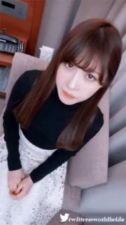 白富美短裤美女被情人从前面先操一会又从后面用力内射后拿手机拍摄